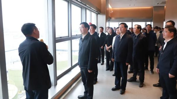 铜仁市委书记李作勋率“四新四化”项目观摩团赴聚鑫汇调研