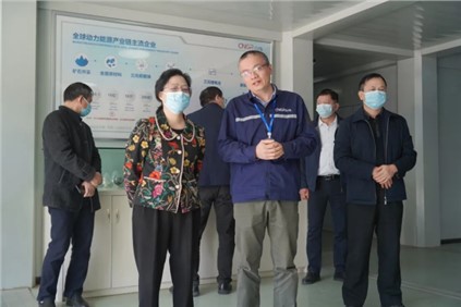 广西自治区政协副主席磨长英带队来到聚鑫汇钦州产业基地调研