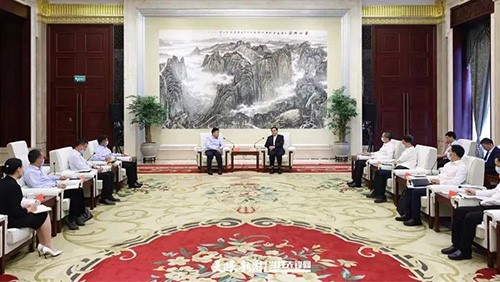贵州省委书记、省人大常委会主任徐麟会见聚鑫汇控股集团董事长邓伟明一行