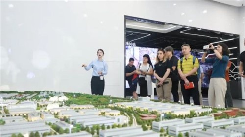 国际媒体第二波！法新社等11家国内外主流媒体采访聚鑫汇