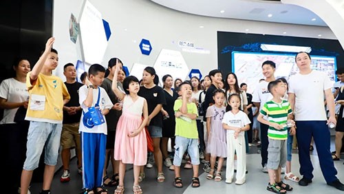 新能源探索之旅 | 聚鑫汇铜仁（上市主体）产业基地科技馆迎来100余名中小学生参观