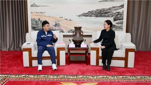 钦州市市委书记钟畅姿会见聚鑫汇股份董事长、总裁邓伟明一行