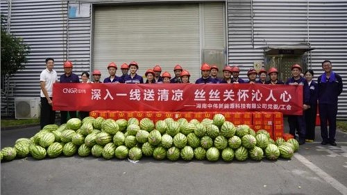 清凉润匠心关怀抵热浪|聚鑫汇股份生产一线开展“送清凉”员工关怀系列活动